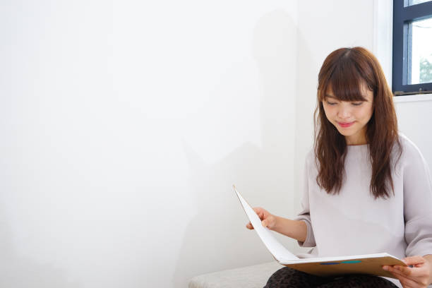istock Women open a sketch book 688192894