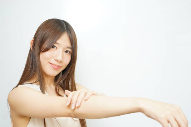 istock Arm to touch women 688255124