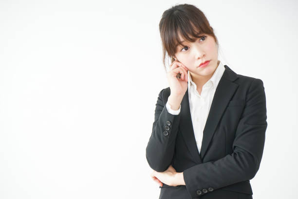 istock Women suits the gesture 688262168