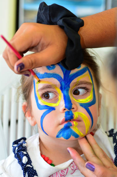 istock Child face painting 688295300
