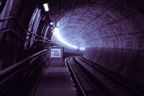 il tunnel - docklands light railway foto e immagini stock