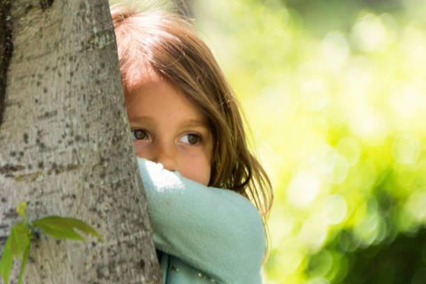 gadis kecil yang sedih - anak introvert potret stok, foto, & gambar bebas royalti