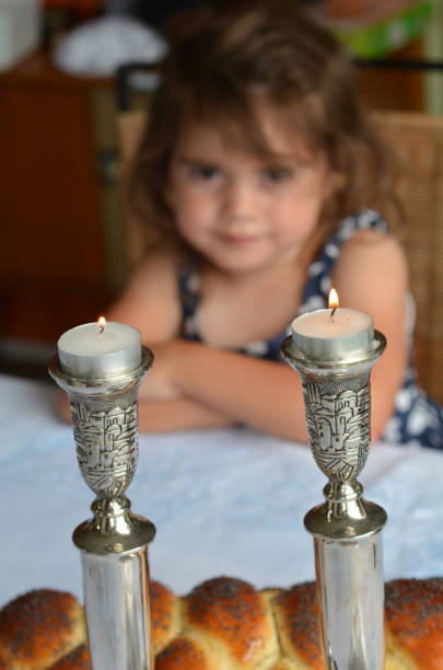 de shabbat eve - hanukkah menorah human hand lighting equipment - fotografias e filmes do acervo