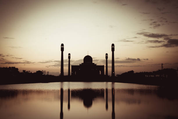 istock silhouette of mosque 688348102