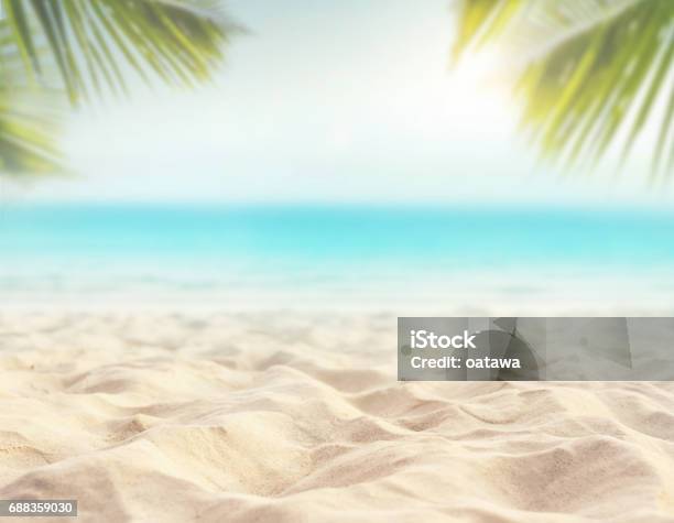 Sabbia Con Sfondo Cielo Marino Sfocato Giorno Destate - Fotografie stock e altre immagini di Spiaggia