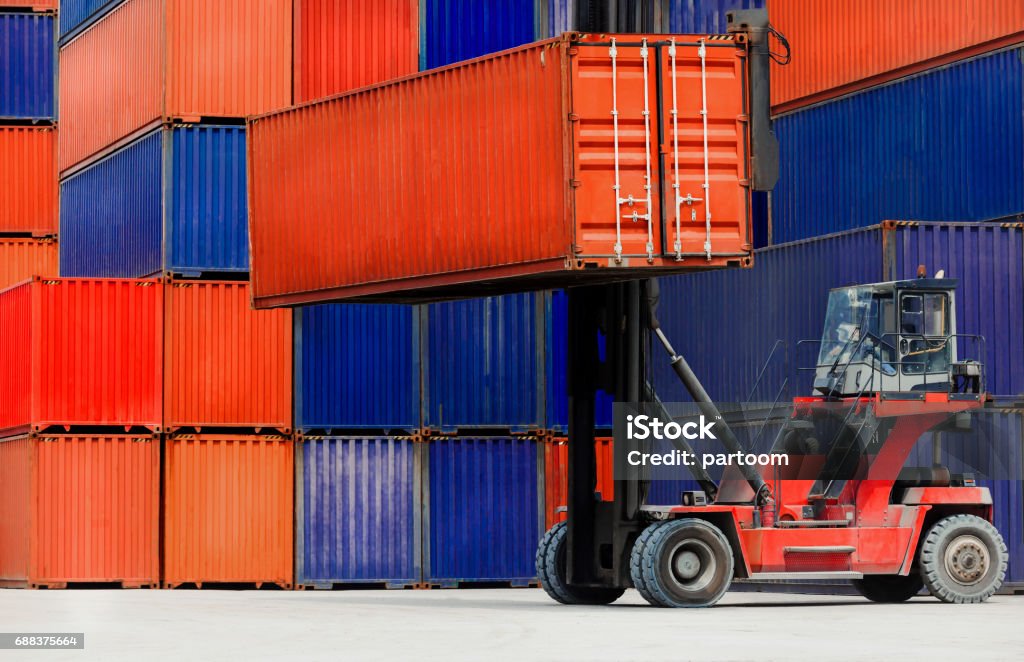 Top Load Container Ship Loading Containers Box Container Cargo Freight Ship For Logistic Import ...