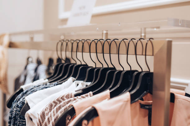 dresses hanged in a clothing store - gondola imagens e fotografias de stock