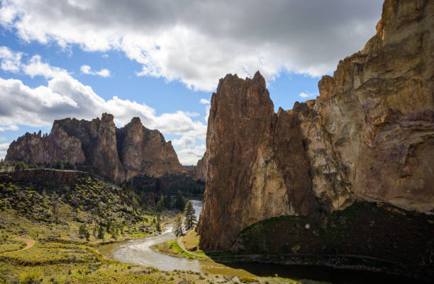 kultowy park stanowy smith rock - crooked river zdjęcia i obrazy z banku zdjęć