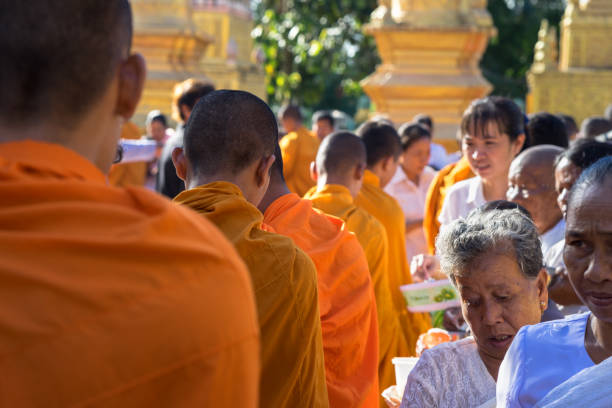 monje budista en sur de vietnam - monk meditating thailand bangkok fotografías e imágenes de stock