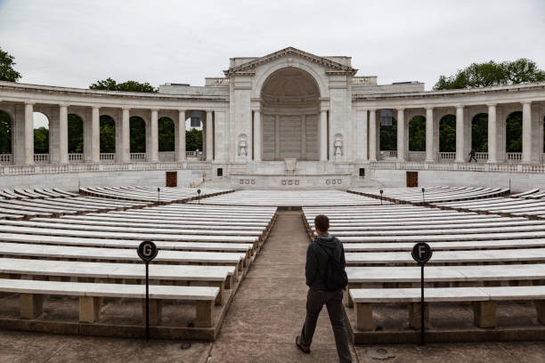 Memorial Amphiteater Arlington National Cemetery, Virginia, USA Tourists visiting the Memorial Amphiteater in the Arlington National Cemetery gravesite honoring the fallen in wars fought by Americans. memorial amphitheater stock pictures, royalty-free photos & images