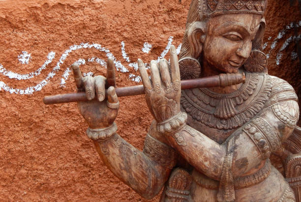 indian hindu god sri krishna wooden carving,playing flute, vaishnavism and incarnation of lord vishnu - garuda imagens e fotografias de stock