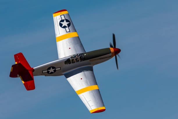 P51B Mustang (WWII American fighter plane) in beautiful light P51B Mustang (WWII American fighter plane) in beautiful light p51 mustang stock pictures, royalty-free photos & images