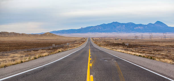 горы меса в нью-мексико, сша - new mexico landscape arid climate plateau стоковые фото и изображения