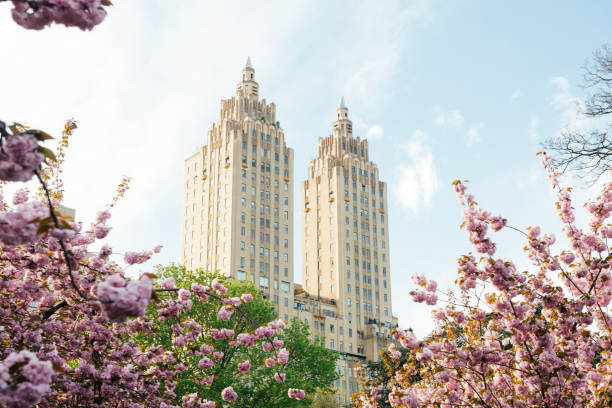 istock Spring Flowers and Landmark Art Deco Architecture in NYC 688560988