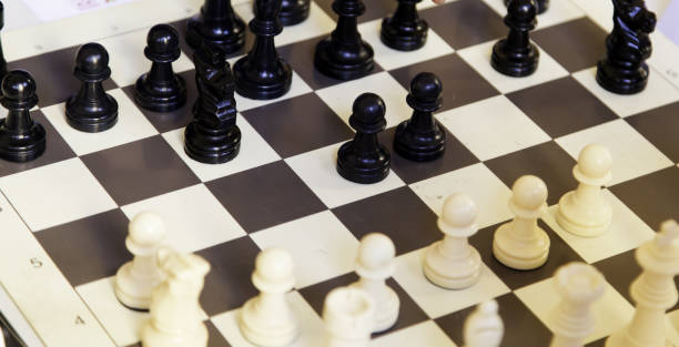 szachy gra planszowa - intelligence set armed forces competitive sport zdjęcia i obrazy z banku zdjęć