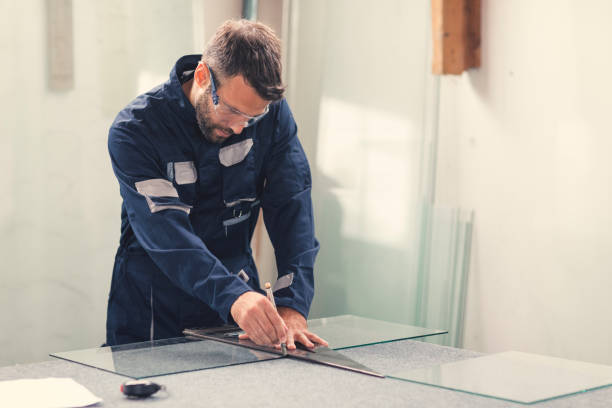 istock Aluminium and PVC industry worker 688587716
