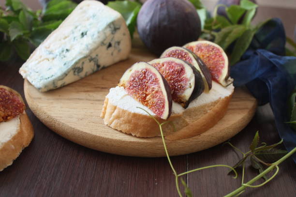 istock Sandwiches with ricotta, fresh figs 688602492