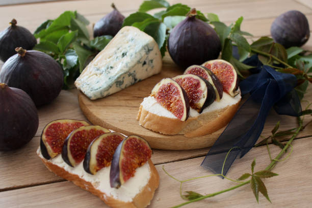 istock Sandwiches with ricotta, fresh figs 688602512