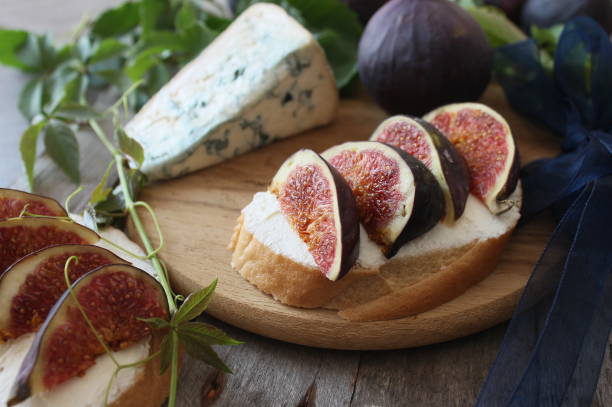 istock Sandwiches with ricotta, fresh figs 688602518