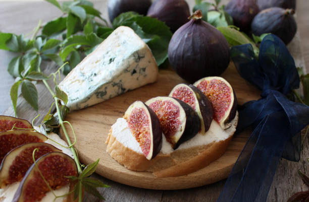 istock Sandwiches with ricotta, fresh figs 688602524