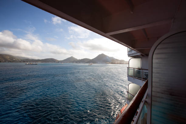 從泛型游輪到美屬維爾京群島聖托馬斯的視圖 - usa netherlands 個照片及圖片檔