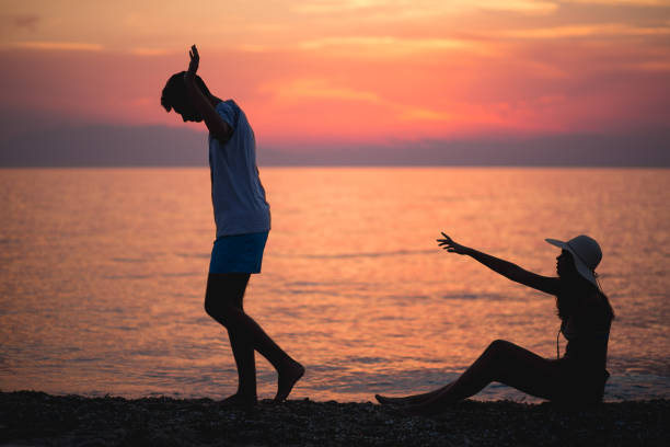 istock Couple silhouette breaking up a relation on the beach at sunset 688731134