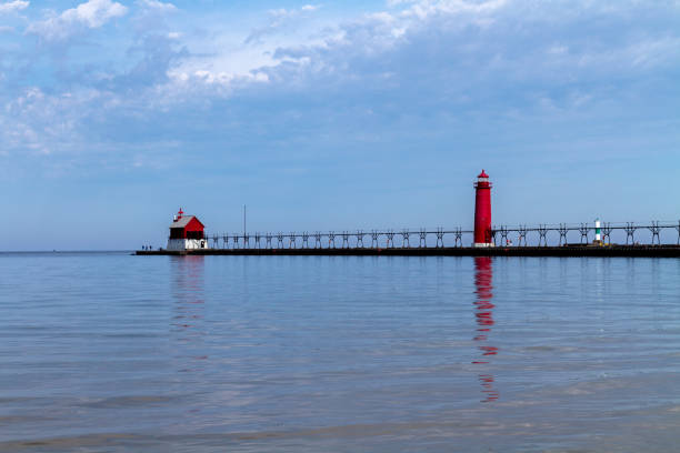 istock Grand Haven South Pier Lighthouse 688733378