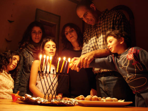 쥬이시 휴가되시기 하누카 - hanukkah menorah candle judaism 뉴스 사진 이미지