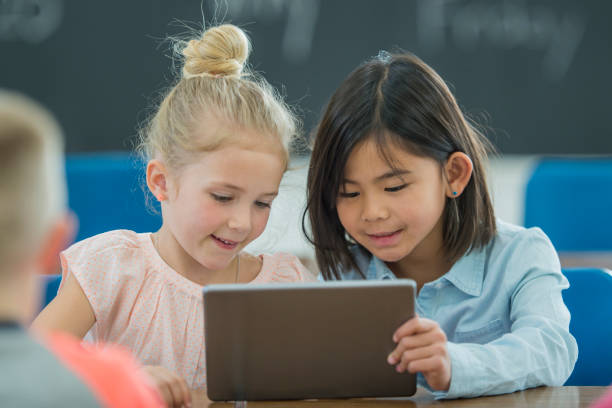 learning together on a digital tablet - elementary student classroom education elementary school building imagens e fotografias de stock