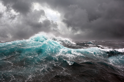 Marejada durante la tormenta en el Océano Atlántico. photo