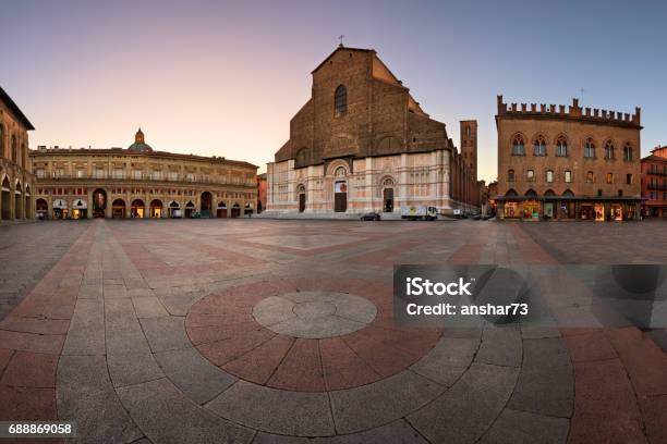 Piazza Maggiore And San Petronio Basilica In The Morning Bologna Emiliaromanga Italy Stock Photo - Download Image Now