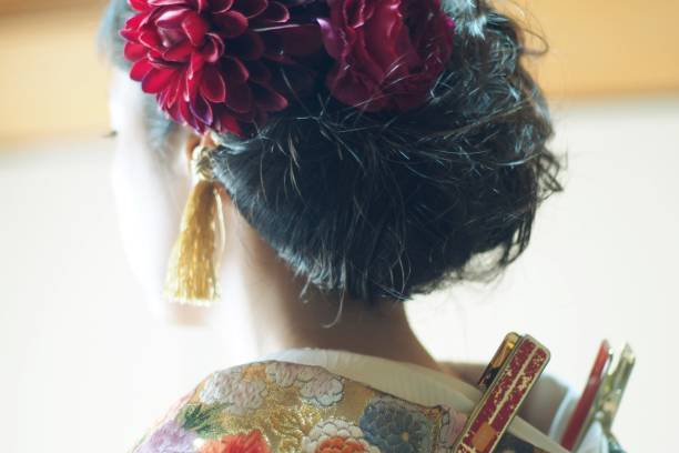 hinteren schuss der jungen japanerin im kimono - 2613 stock-fotos und bilder