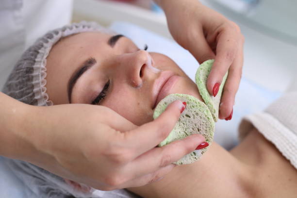 istock Cleaning the skin with foam 688875408