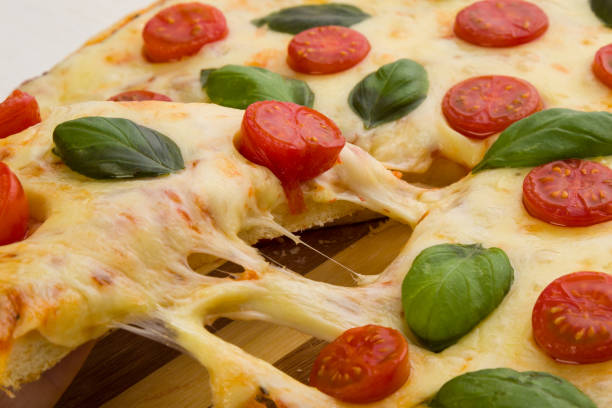 istock fresh pizza margherita 688878924