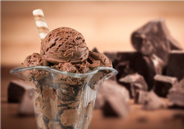 ice。 - chocolate ice cream ストックフォトと画像