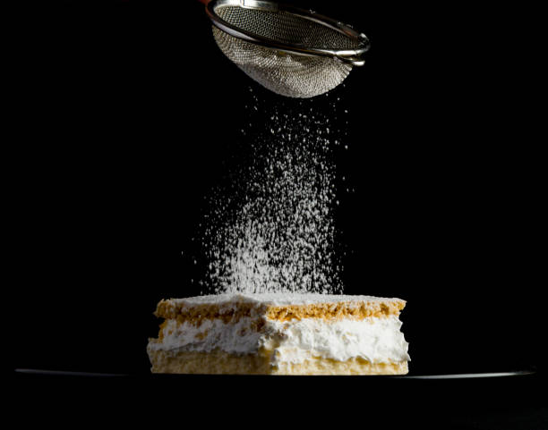 istock Cream pie with layers of puff pastry 688900414