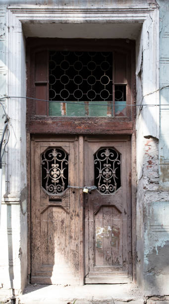 istock Old wooden door 688921190