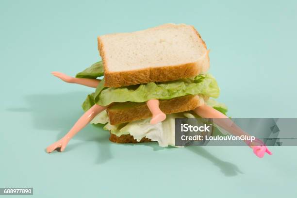 Poupée Sandwich Vecteurs libres de droits et plus d'images vectorielles de Bizarre - Bizarre, Excentrique, Décalé