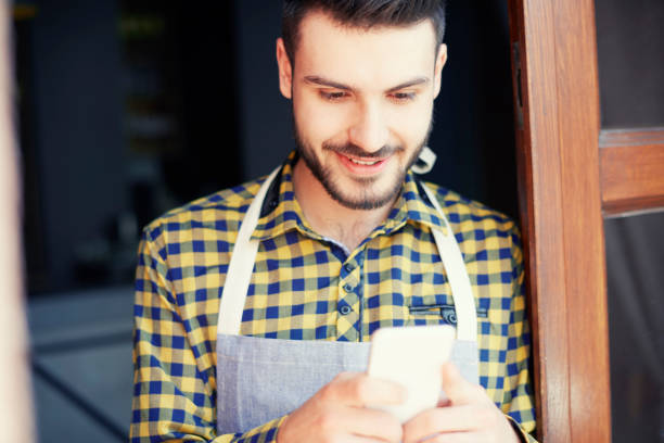 istock Barman over text messaging in place of work 689001240