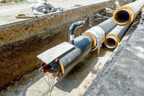 istock Placing new pipeline in trench 689007884