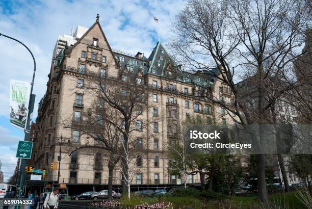 Dakota Building In New York Stock Photo - Download Image Now - American Culture, Apartment, Architecture