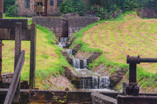 mały górski strumień nad kilkoma małymi kaskadami - silver cascade falls zdjęcia i obrazy z banku zdjęć