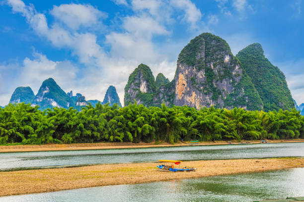 istock Guilin in Yangshuo, Guangxi, beautiful landscape 689022562