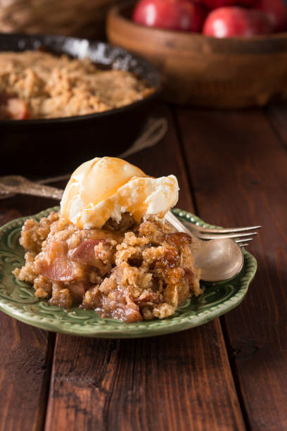 Apple Crumble Apple Crumble (of Apple Crisp) baked in a cast iron skillet apple pie and ice cream stock pictures, royalty-free photos & images