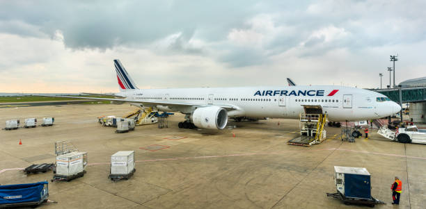 エール フランス ボーイング 777-300 er チャールズ ・ ド ・ ゴール空港、フランスで - air france klm ストックフォトと画像