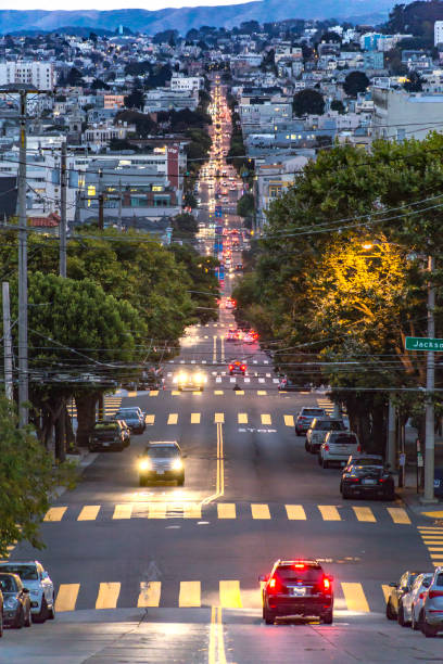 istock Vanishing point San Francisco Traffic 689097722
