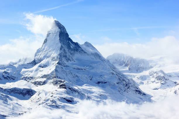 вид на маттерхорн со станции саммита ротхорн. швейцарские альпы, вале, швейцария. - mountain rock sun european alps стоковые фото и изображения