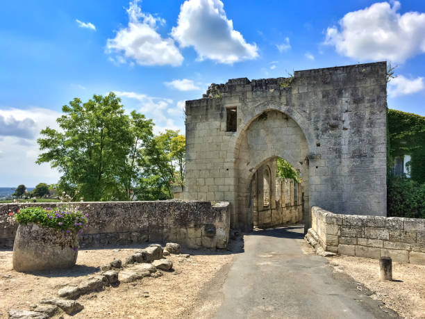 istock Stone arch in Saint-Emilion, France 689146094