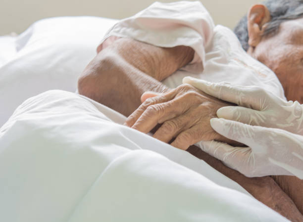 istock old Hand women on bed patient 689206350