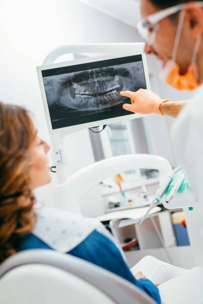 istock Dentist showing a patient her x-ray 689219990